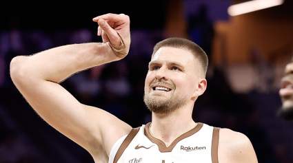 Los Lakers le roban a los Warriors un campeón de la NBA valorado en 60 millones de dólares en una audaz jugada para la temporada baja.