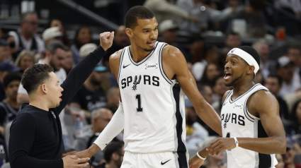 Los Spurs se enfrentan repentinamente a un grave problema con De'Aaron Fox antes del quinto partido tras las noticias de Wembanyama.