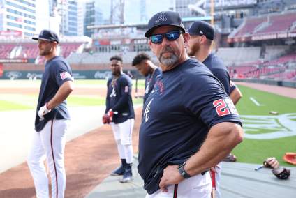 Los Bravos de Atlanta deberían considerar la posibilidad de adquirir al relevista zurdo de los Cardenales para reforzar su bullpen.