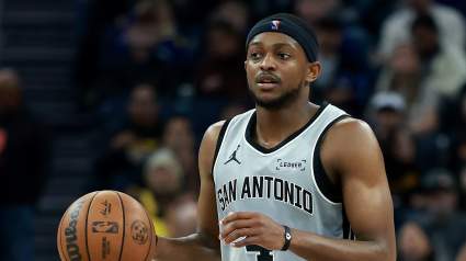 Actualización: Los Spurs reciben información importante sobre la lesión de De'Aaron Fox tras su salida del vestuario.