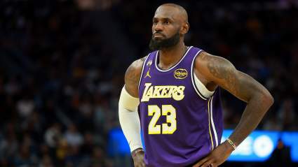 LeBron James vuelve a ser criticado por Skip Bayless en medio de una fuerte reacción negativa.