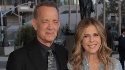 Tom Hanks y Rita Wilson lucen adorables y enamorados en su cita nocturna en Nueva York.