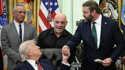 Joe Rogan cuestiona que el evento de la UFC en la Casa Blanca se celebre al aire libre.