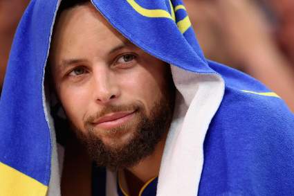 Steph Curry recibe la noticia de un contrato de 9 millones de dólares en medio de la incertidumbre de los Warriors durante la temporada baja.