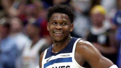Los Timberwolves anuncian su quinteto titular contra los Spurs tras la noticia sobre Anthony Edwards.