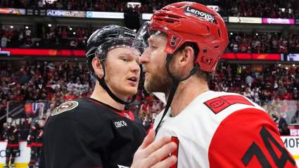 Análisis de apuestas para el partido Philadelphia Flyers vs. Carolina Hurricanes: Cuotas y predicciones para el primer encuentro.