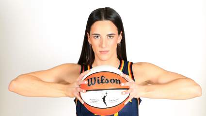 La estrella de Fever, Caitlin Clark, alcanza un hito en su carrera contra los Wings.