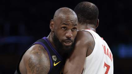 LeBron James y Kevin Durant comparten un momento especial tras el partido entre los Lakers y los Rockets.