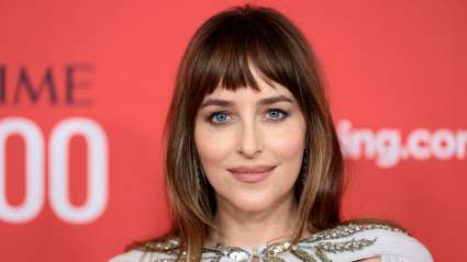 Dakota Johnson está vendiendo la casa que le compró a Ryan Murphy por 6 millones de dólares.