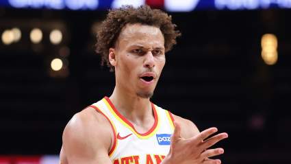 Los Hawks se derrumban en el sexto partido tras la expulsión de Daniels y el estallido de una pelea en una derrota histórica.