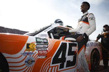 Lavar Scott acepta los desafíos de la NASCAR O'Reilly Auto Parts Series y su crecimiento personal.