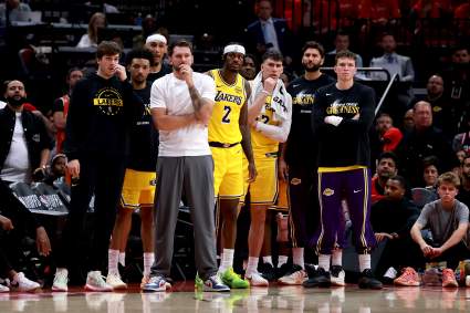 Un jugador de los Lakers probablemente será traspasado para liberar espacio salarial en la temporada baja.