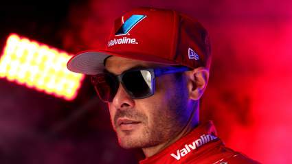 Kyle Larson rompe el silencio sobre su decisión de no participar en las 500 Millas de Indianápolis tras su doble victoria.