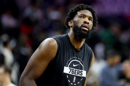 Locutor de radio de Filadelfia suplica a los 76ers que traspasen a Joel Embiid esta temporada baja.