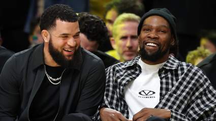 Un compañero de los Rockets habla sobre el drama del teléfono de Kevin Durant.