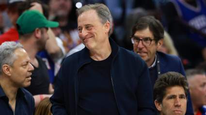 El propietario de los 76ers, Josh Harris, responde después de que un aficionado fuera expulsado por corear "Vendan el equipo".
