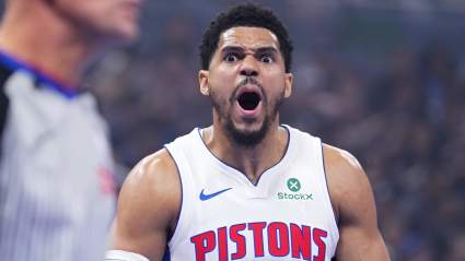 JB Bickerstaff, de los Pistons, defiende con vehemencia al veterano vilipendiado.