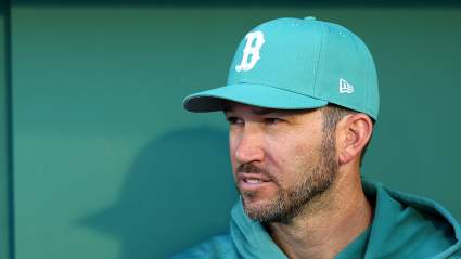 El entrenador de los Red Sox revela una sombría actualización sobre la lesión de su jardinero estrella.