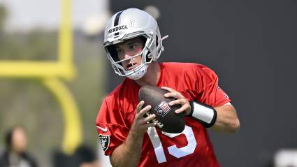 El veterano receptor de los Raiders defiende a Fernando Mendoza en medio de las críticas.