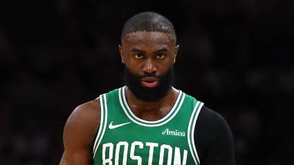 Jaylen Brown, de los Celtics, criticado duramente por desafiar a Joel Embiid.