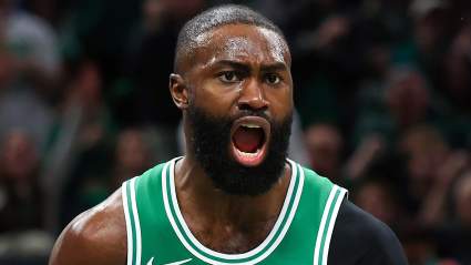 Jaylen Brown, de los Celtics, critica duramente a los árbitros de la NBA por su supuesta "agenda".