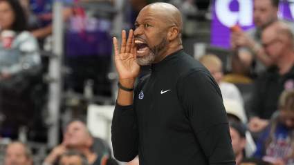 Los Pelicans contratan al entrenador principal Jamahl Mosley.