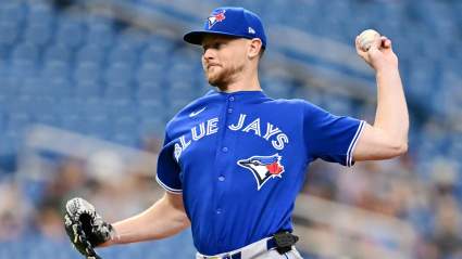 Los Blue Jays realizan dos movimientos en su plantilla, incluyendo la designación de un lanzador de 8 años en la MLB como agente libre.