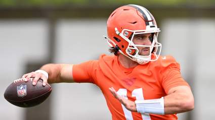 Los Browns incorporan a un mariscal de campo versátil que batirá récords antes del campamento de novatos.