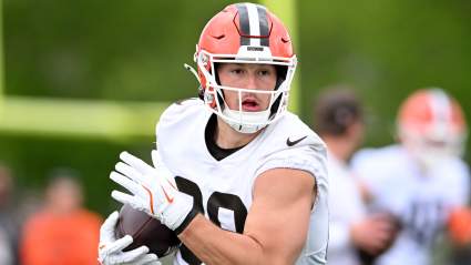 Los Browns rescinden el contrato de 3 jugadores horas antes de los entrenamientos.