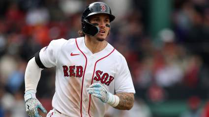 Jarren Duran, jugador de los Red Sox, elimina su cuenta de redes sociales tras una polémica en línea.