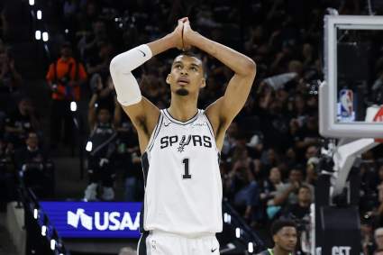 El mundo de la NBA reacciona a la noticia de la expulsión de Wemby durante el partido entre los Spurs y los Timberwolves.