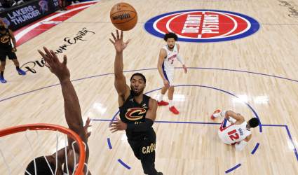 El brutal crossover de Donovan Mitchell deja a Tobias Harris lesionado en la derrota de los Cavaliers.