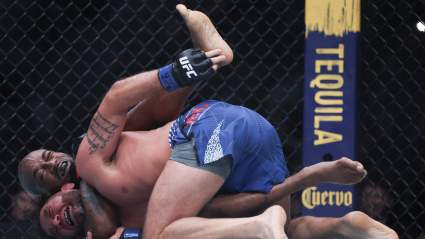 Jeremy Stephens reacciona tras perder un récord de 20 peleas en la UFC.