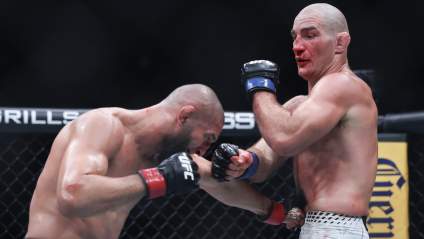 Arman Tsarukyan reacciona al resultado del evento principal de UFC 328.