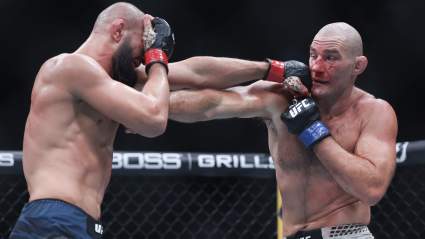 Dillashaw: Chimaev estaba dispuesto a darle a Strickland 1 millón de dólares para que no peleara.