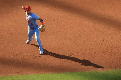 El campocorto de los Cardinals, Masyn Winn, abandona el partido por una aparente lesión.