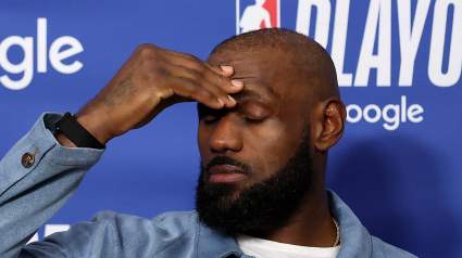 Según los informes, LeBron James está esperando la decisión de los Lakers antes de decidir su futuro.