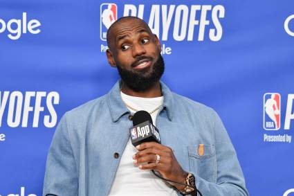 La estrella de los Lakers, LeBron James, aviva la expectación en torno a los Cavaliers con un emotivo anuncio.