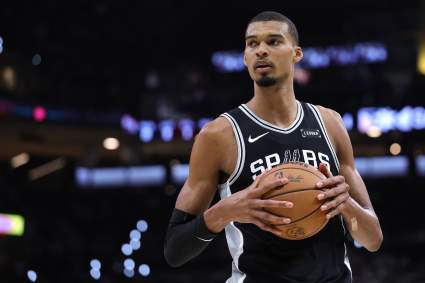 Los Spurs anuncian un mensaje para Wemby antes del enfrentamiento con Chet en el primer partido.