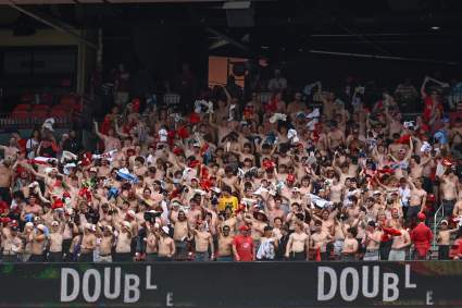 El movimiento "Retiren las lonas" de los Cardinals está tomando el Busch Stadium.