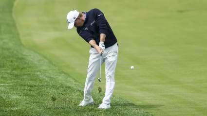 Golfista con un premio de 15 millones de dólares se retira solo dos días antes del Charles Schwab Challenge.