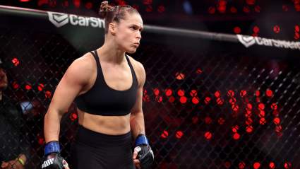 Exluchador de la UFC critica a Ronda Rousey, a quien califica de "narcisista".
