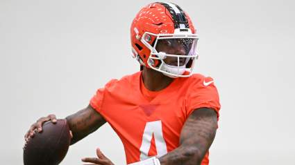 Deshaun Watson, de los Browns, recibe críticas por sus acciones durante la pretemporada.