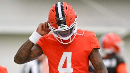 El mariscal de campo de los Browns, Deshaun Watson, recibe una dosis de realidad durante los entrenamientos voluntarios.