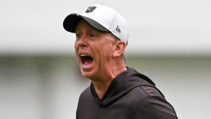 El entrenador de los Browns, Todd Monken, fue criticado por sus acciones en los entrenamientos voluntarios.