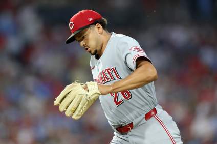 El entrenador de los Reds, Terry Francona, da una actualización hilarante sobre el golpe que recibió el lanzador abridor Chase Burns.