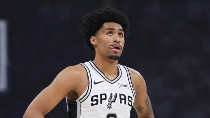 Los Spurs rompen lazos con una joven estrella a cambio de un goleador de 150 millones de dólares en una jugada maestra.