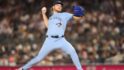Trey Yesavage reacciona tras noquear a Aaron Judge tres veces.