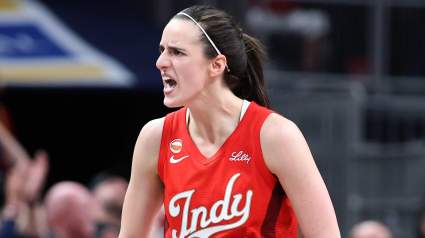Un miembro del Salón de la Fama de la WWE desafía a la estrella de la WNBA, Caitlin Clark, a un combate.