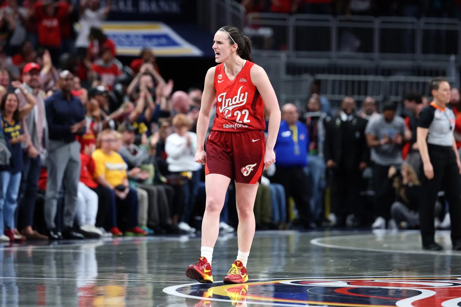 El mundo de la WNBA reacciona a la actuación de Caitlin Clark en el partido Valkyries-Fever.